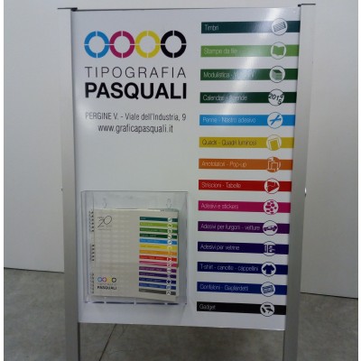 Art. 2569 - Cavalletto - espositore 50x70 cm con contenitore porta depliant